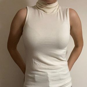Scoop Cream Sleeveless Turtleneck